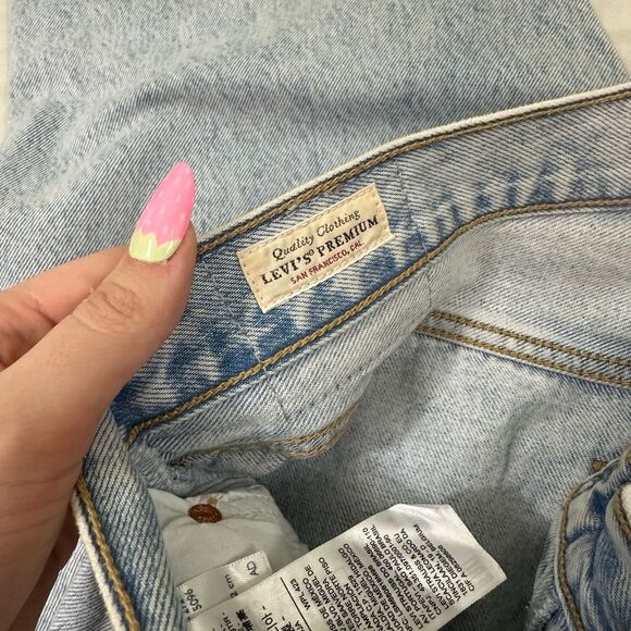 Levi’s Premium Denim Light Wash Ribcage Straight Ankle Jeans - Picture 4 of 10